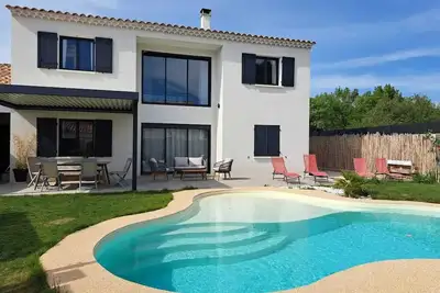 Image de Homerez - Villa spacieuse et élégante en campagne à Fontvieille offrant sauna