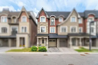 Image de Family Gem Modern Townhome - Under 14 mins to Airport, Shops, Mall, Wonderland