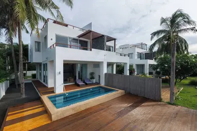 Image de The HideAway Beachfront Villa in Kuiburi with Pool, Kitchen, and Ocean View
