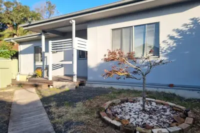 Image de Relax in a Garden Retreat: Steps to Beaches, Shops, Stations and sdyney Cbd.