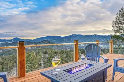 Image de Panaromic Mountain Views, Hot tub, Geodesic Dome, Game room!