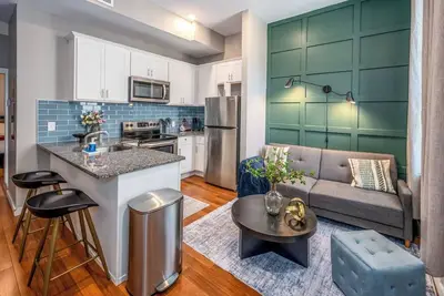 Image de Prime Otr+2 Lux Queen Beds+Sleeps 5ppl+Steps to Free Light Rail+Wifi+Smart TVs