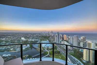 Image de “Dream View” @ The Star - Panoramic Ocean, City  - 2 bed - Sleeps 5 - Broadbeach