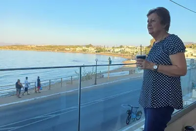 Image de 2-bedroom luxury apartment in lovely Galatas with seaview, Ac, WiFi