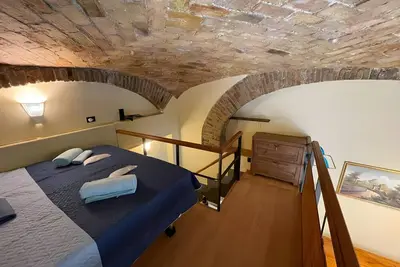 Image de Apartment for Rent in Central Lively Location