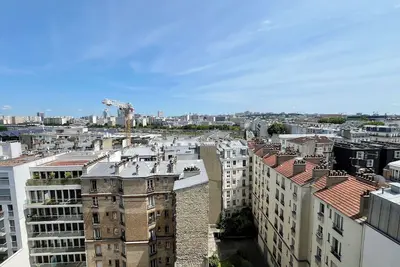 Image de Studio spacieux vue dégagée proche de Gare du Nord