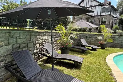 Image de Peaceful escape! Private 1br apartment! Stone Fp, pool & pickleball court.