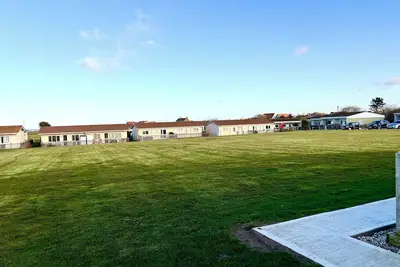 Image de Chalet by the sea in Bacton- 97