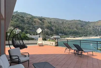 Image de Villa Azure – with panoramic terrace and direct access to the sea