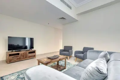 Image de Chic 2-bedroom apartment with balcony, high floor, great view