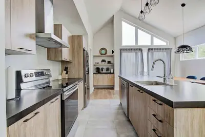 Image de Chalet Beaulieu | Spa | Piscine | Sauna | Billard