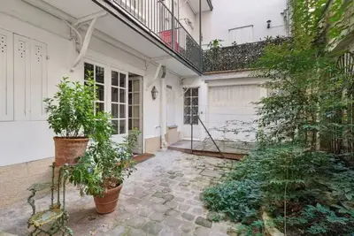 Image de St Germain/Rue Mazarine with a small private terrace