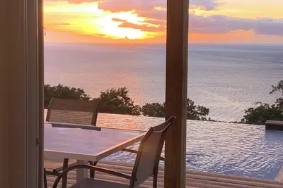 Image de Kaz Caraibe Bouillante « Appart Horizon » vue mer, piscine à débordement