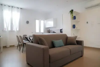 Image de Renovated apartment 8 minutes walk to the center suitable for families