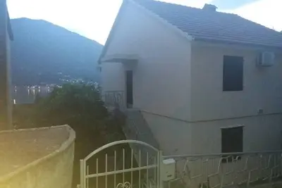 Appartement de vacances Dobrota pour 1 - 3 personnes avec 1 chambre à coucher - Maison jumelée