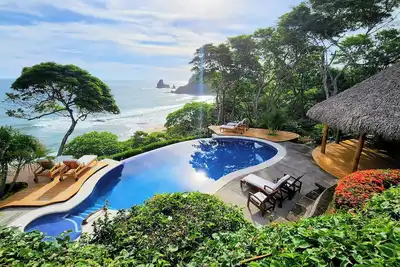 Image de Beachfront 30 m above – 13 m infinity pool - Palms
