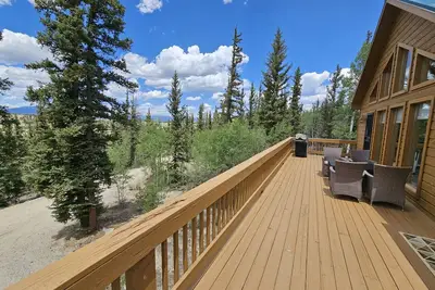 Image de Spacious 4br Cabin | 2 Living Areas | Deck w/ Grill