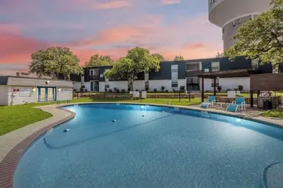 Image de Calm 2 bedroom getaway w serene balcony