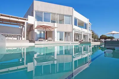Image de The Bay House - Luxury Beachside Villa, Kommetjie, Cape Town