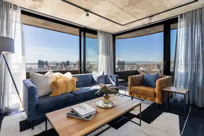 Image de Vibrant Apartment | City and Table Mountain Views
