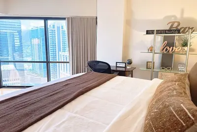 Image de 32nd Floor Sky-High Honolulu Hideaway Suite | Free Parking