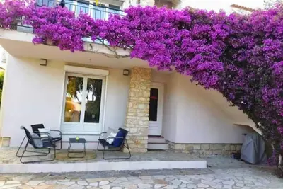 Image de Appartement en Rez-de-Jardin avec belle terrasse, secteur calme idéalement situé