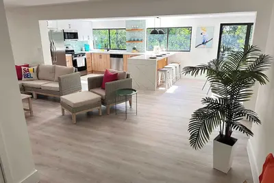 Image de Large 4Br/3Bh Beach House, Bikes, Chairs & More