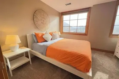 Image de Spacious and Cozy Luxury Canmore Condo 3bd 2ba, Walking distance to downtown.