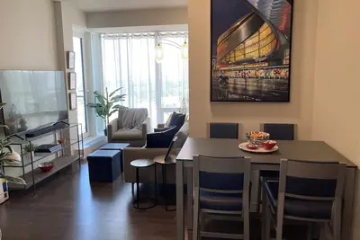 Image de 2 Bed/2 Bath executive condo, secure building in Ice District includes parking.