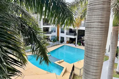 New & Cozy - Hot Jacuzzi 3br Condo Great location