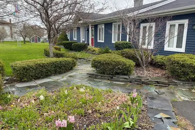 Image de Executive Estate /  Hobby Ranch in North River\nAVAILABLE For Canada Games