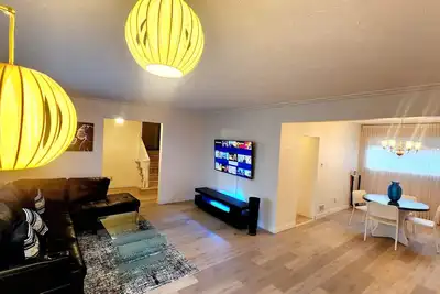 Image de Spacious entire 4 bedroom bungalow house with 2 living rooms.