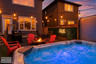 Image de Mayfield Manor-Hot Tub-KingBed-FireTable-Bbq-Wifi