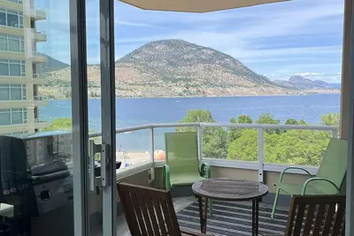 Image de Spend your summer at the lake and in the vineyards!