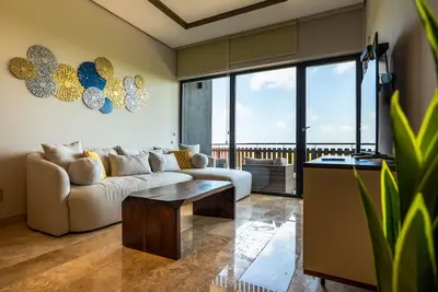 Image de Modern Pent House with private pool & terrace, grill, hot tub and more!