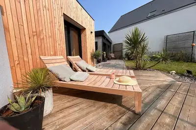 Image de Maison lumineuse proche de l'océan et des spots de surf idéale pour les familles