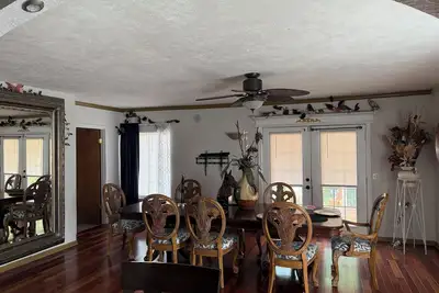 Image de Spacious 7-bedroom house with WiFi, fitness room in delightful Omaha