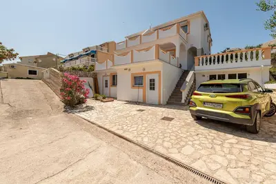 Bel appartement de 2 chambres à Pag