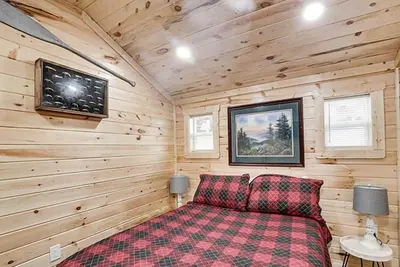 Cozy Lakeside Cabin w/ Hot Tub & Fire Pit
