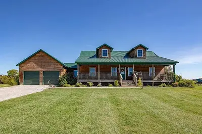 Image de Bourbon Trail Cabin • HotTub • Firepit • Game Room • Theater