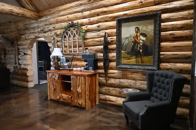 Image de Our beautiful lodge near Albany, Mo is sure to please! Perfect for large groups