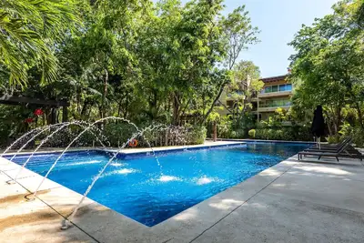 Image de Comfortable family condo with rooftop jetted hot tub, pool & full kitchen