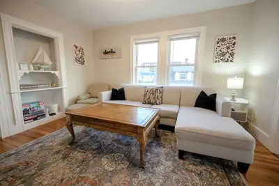 Image de Central Beverly! 5 min to Salem!