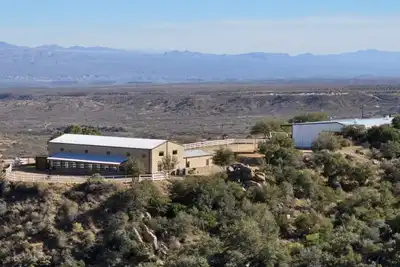 Image de Spacious 6-bedroom hilltop cabin in tranquil Oracle