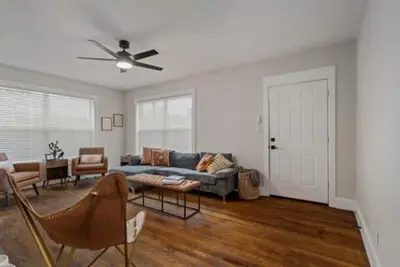 Image de Gothic Guy, Cozy and Chic, Walk Downtown