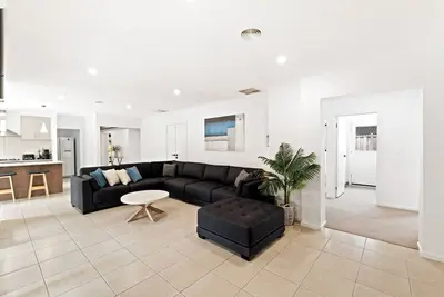 Image de Spacious family friendly home w/spa & Games room