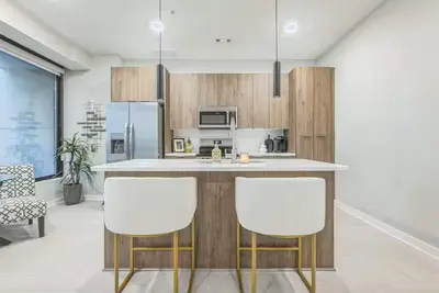 Image de Luxurious Downtown Stay Skyline Views + Wi-Fi