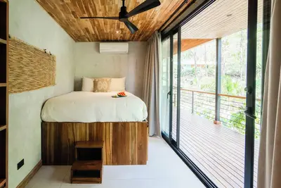 Cozy Treehouse Suite, Pool + Sauna + Ice + Red Light