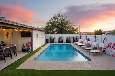 Image de Pool, Hot Tub, Mini golf at Cactus Rose Retreat!
