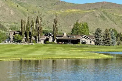 Image de Luxury Home on Golf Course minutes from Sun Valley